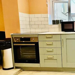 Flash Sale Train Station 1 Bedroom Flat Bn137che03 Apartment