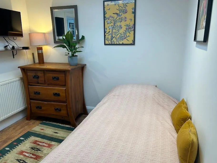 ברייטון Self Contained Two Room Studio Apartment, Own Entrance, Private Parking 0*,