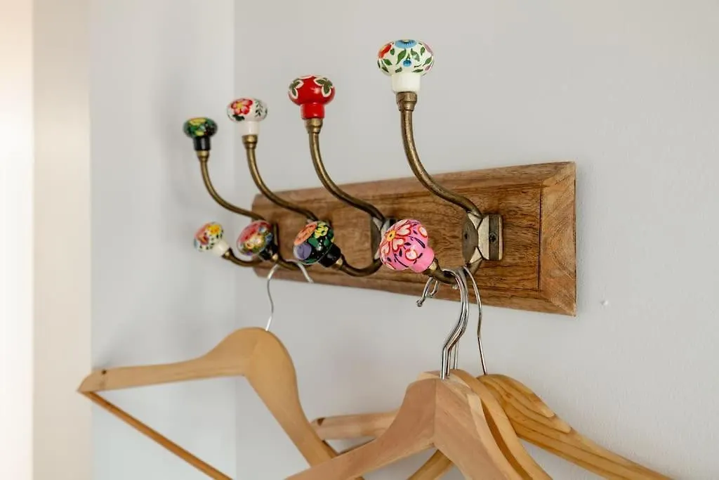 דירה ברייטון Self Contained Two Room Studio Apartment, Own Entrance, Private Parking