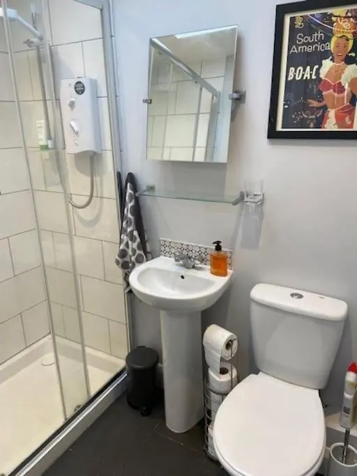 Apartment Self Contained Two Room Studio Apartment, Own Entrance, Private Parking Brighton