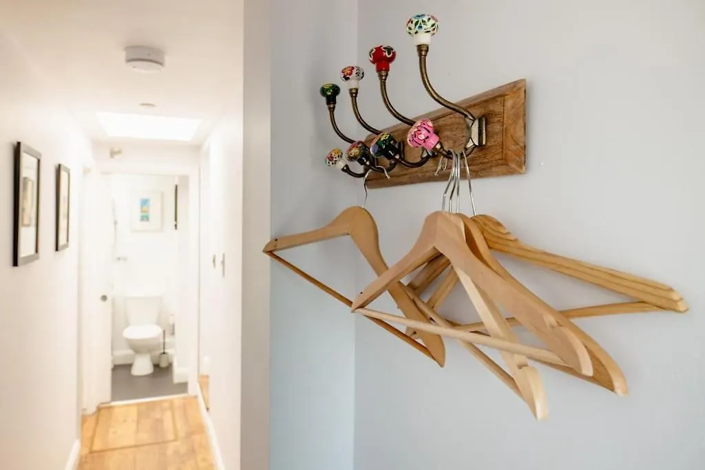 Self Contained Two Room Studio Apartment, Own Entrance, Private Parking Brighton United Kingdom