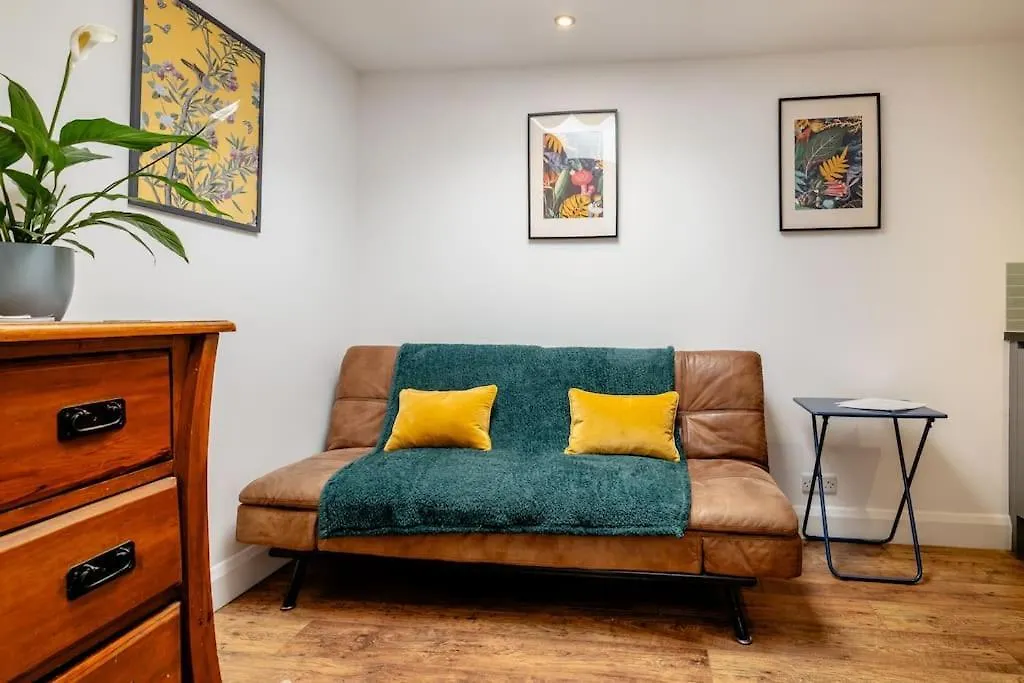 Self Contained Two Room Studio Apartment, Own Entrance, Private Parking Brighton 0*,  United Kingdom