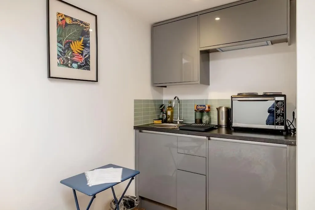 Apartment Self Contained Two Room Studio Apartment, Own Entrance, Private Parking Brighton United Kingdom