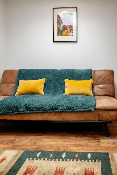 Apartment Self Contained Two Room Studio Apartment, Own Entrance, Private Parking Brighton